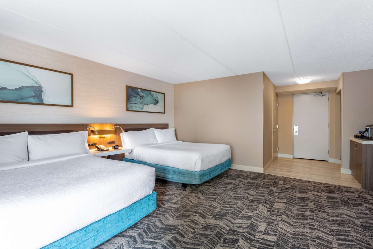 Premium bedding, in-room safe, desk, iron/ironing board