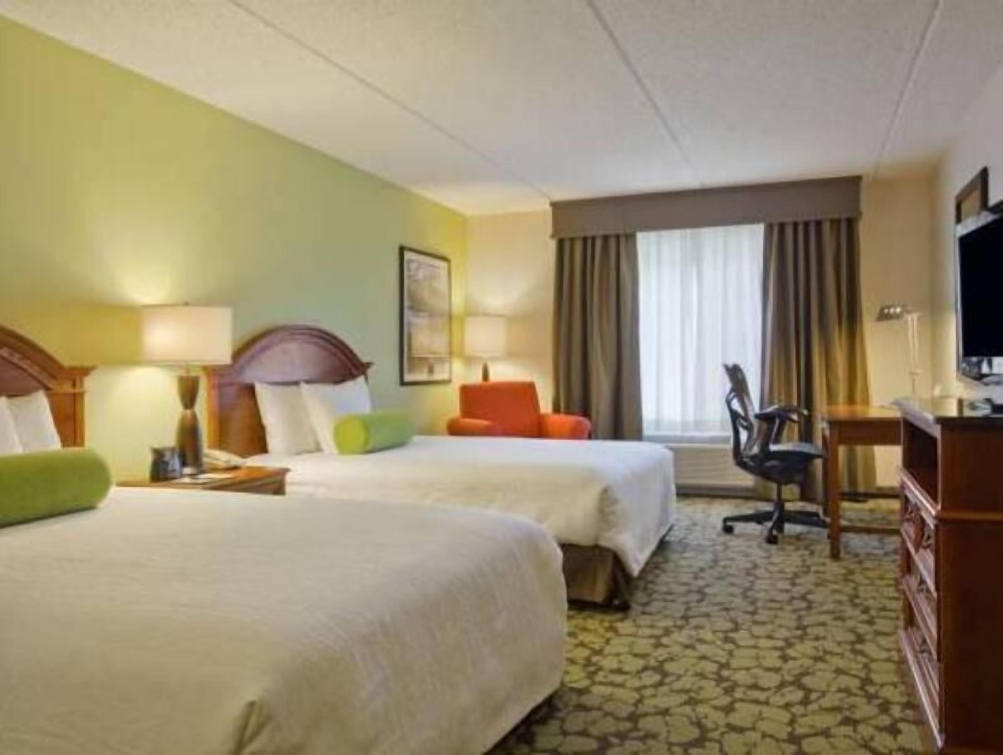 Premium bedding, in-room safe, desk, iron/ironing board