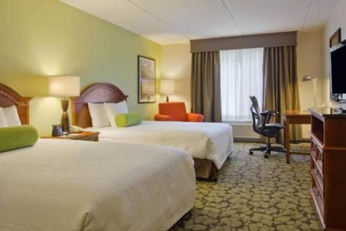 Premium bedding, in-room safe, desk, iron/ironing board