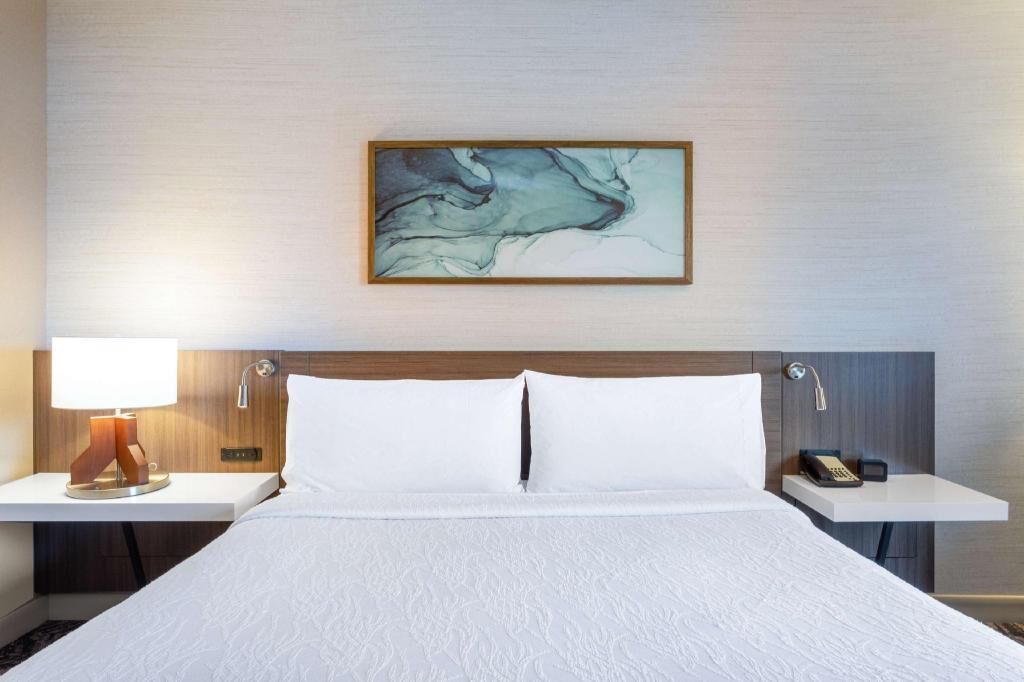 Premium bedding, in-room safe, desk, iron/ironing board