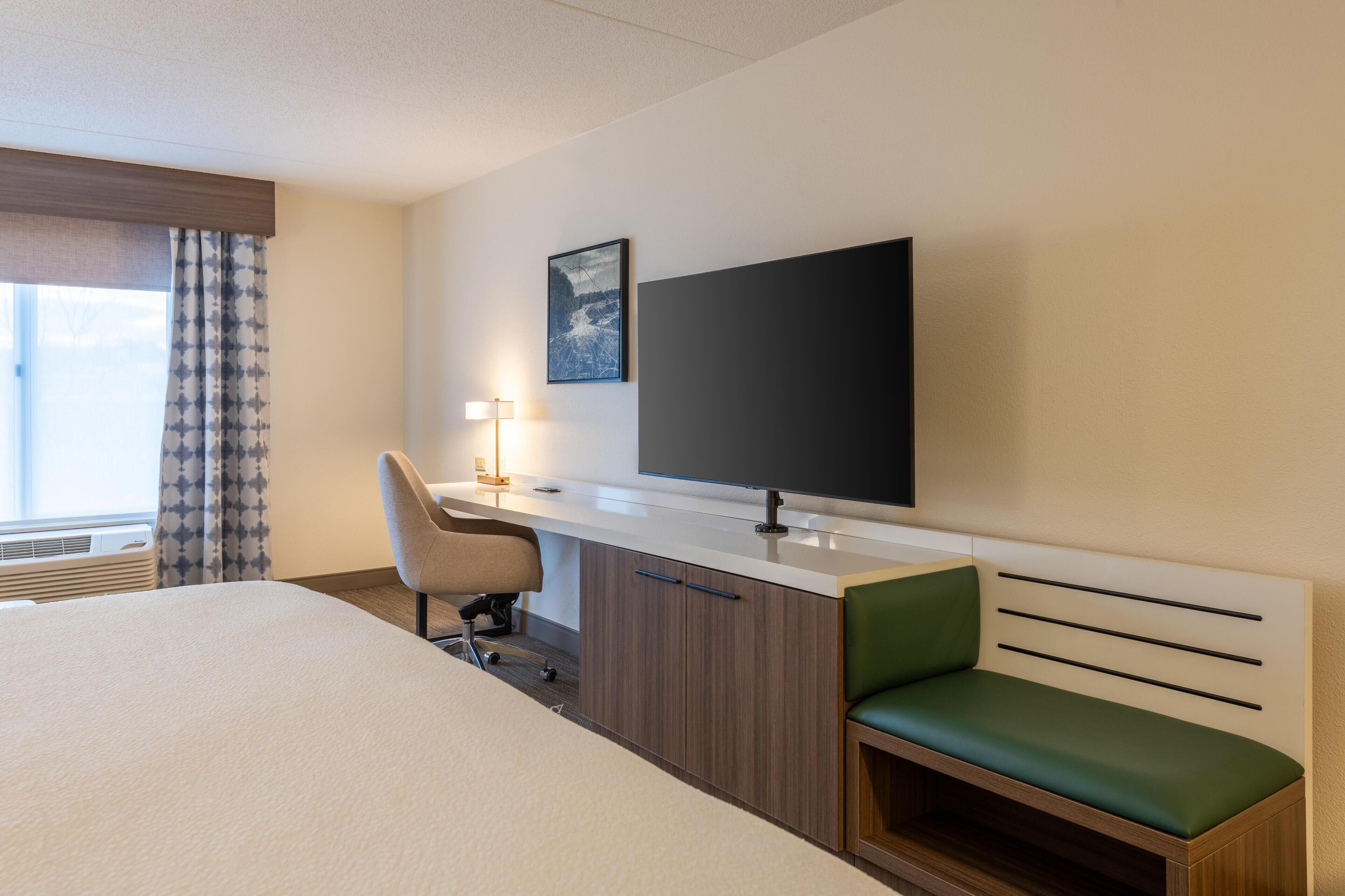 Room, 1 Katil Raja (King), Non Smoking | Meja, seterika/papan seterika, katil bayi/kot (percuma) 