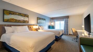 Chambre, 2 grands lits, non-fumeurs | Bureau, fer et planche à repasser, lits bébé (gratuits)