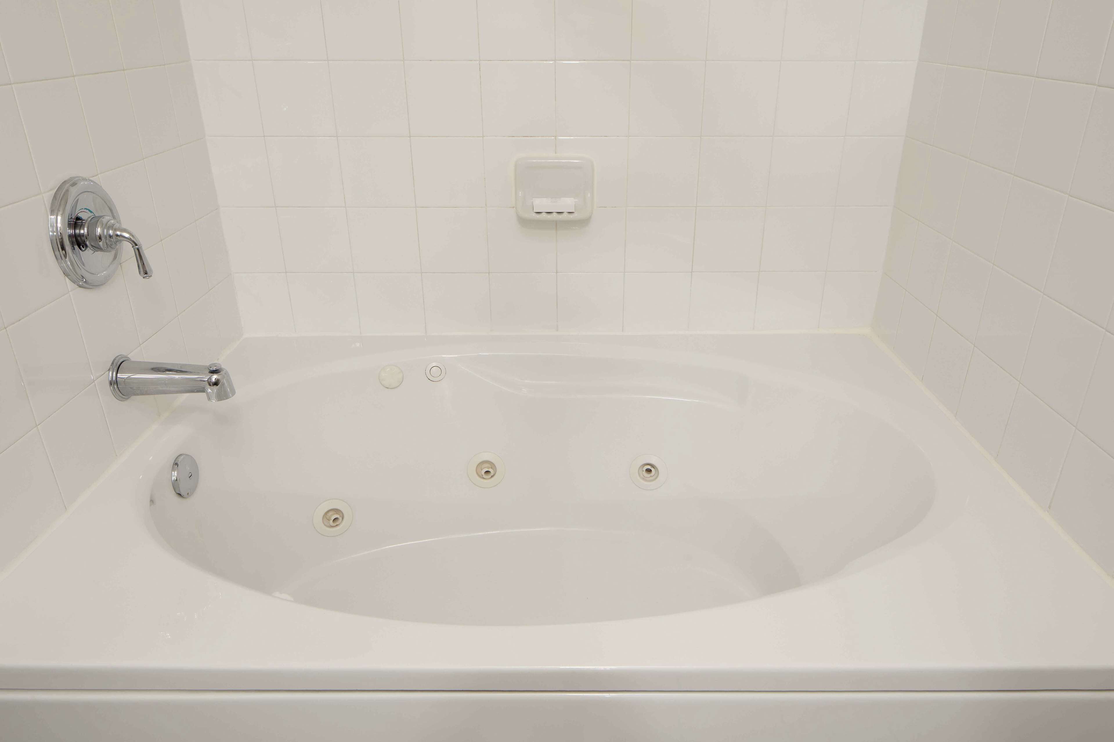 combined shower/bathtub, designer toiletries, hair dryer, towels