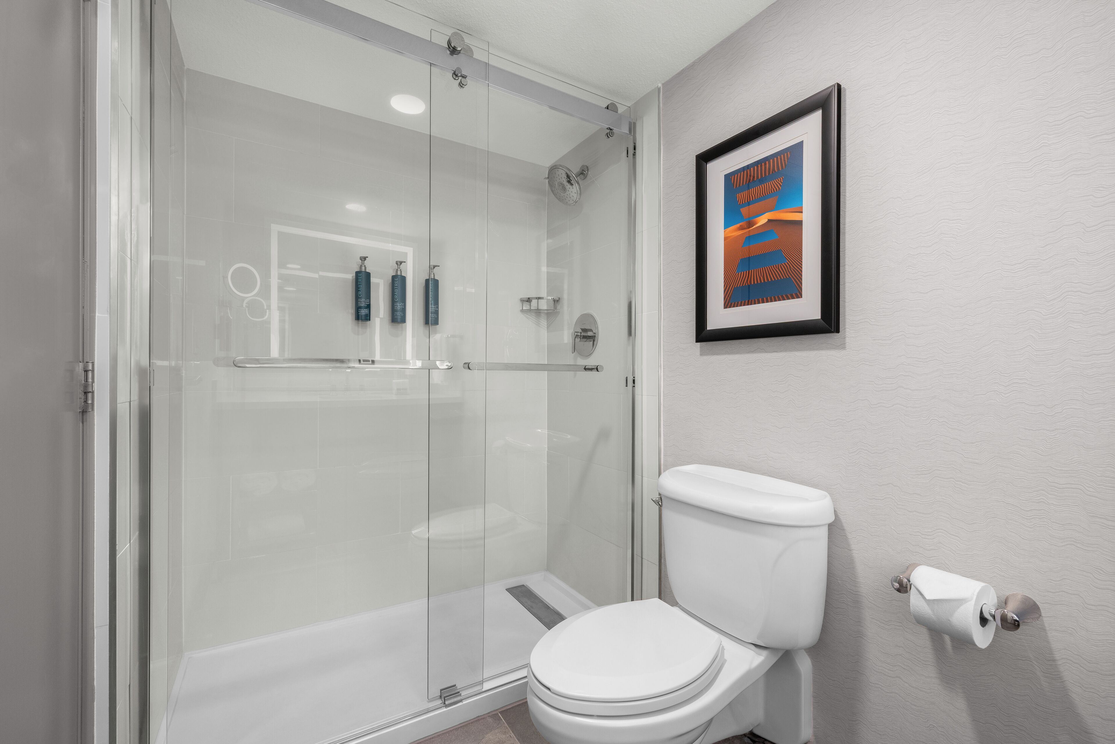 combined shower/bathtub, rainfall showerhead, free toiletries