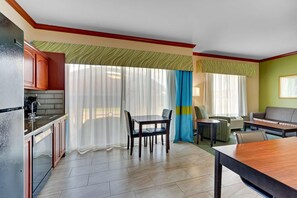 Suite, 1 King Bed with Sofa bed, Non Smoking