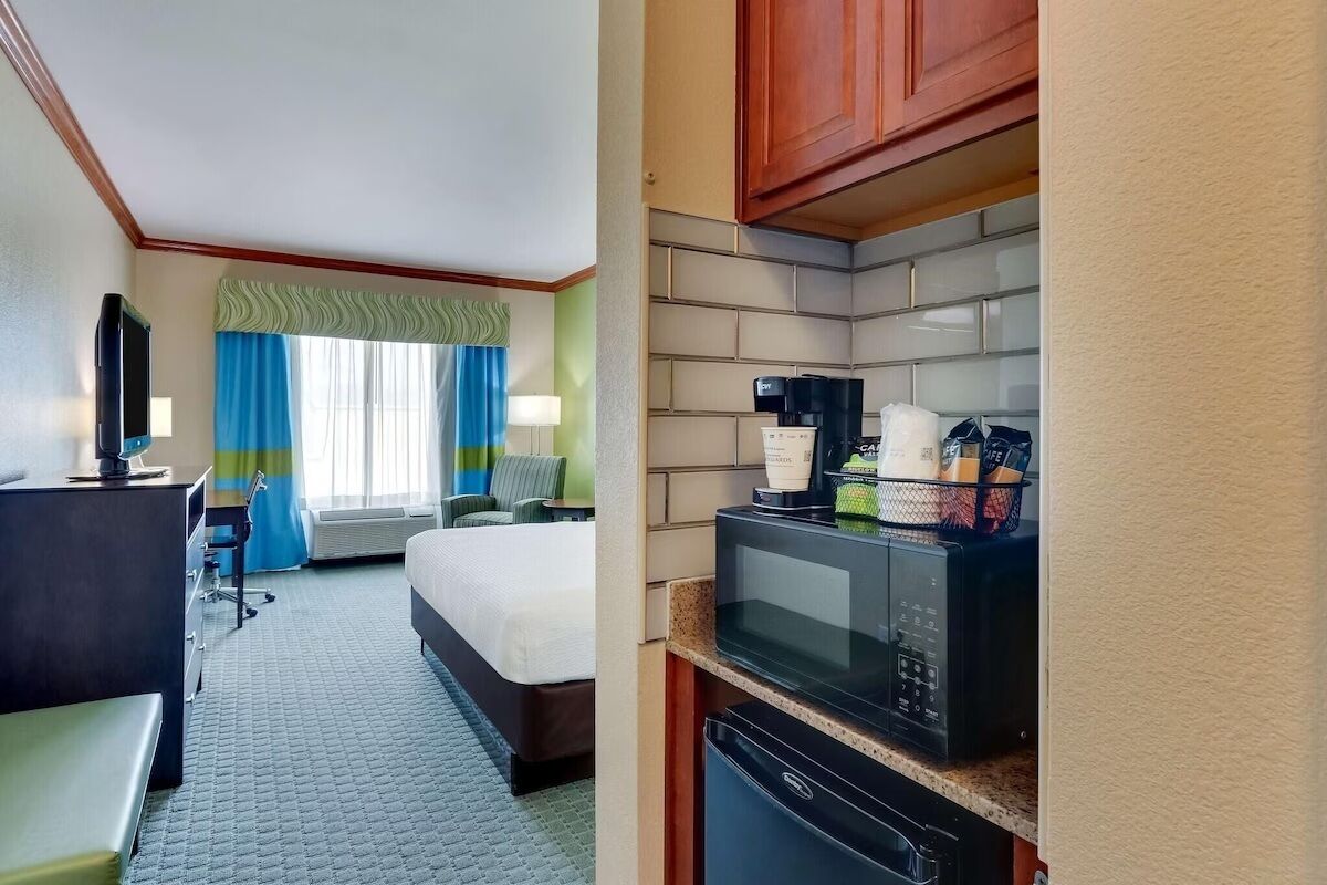 room, 1 king bed, non smoking | 1 bedroom, premium bedding, down duvets, pillow-top beds