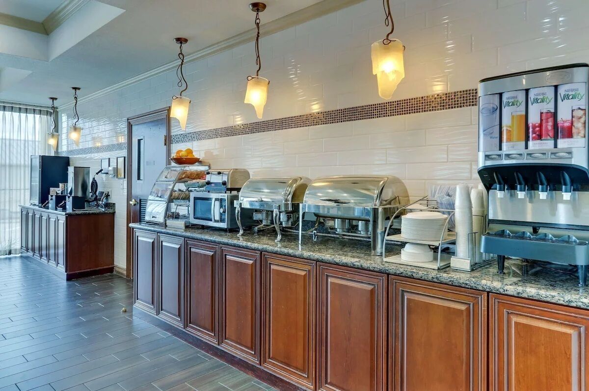 free buffet breakfast