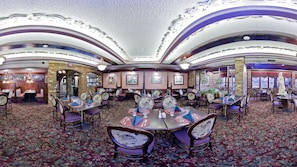 Breakfast and dinner served, American cuisine - La Quinta Inn & Suites by Wyndham Columbus MS (Columbus)