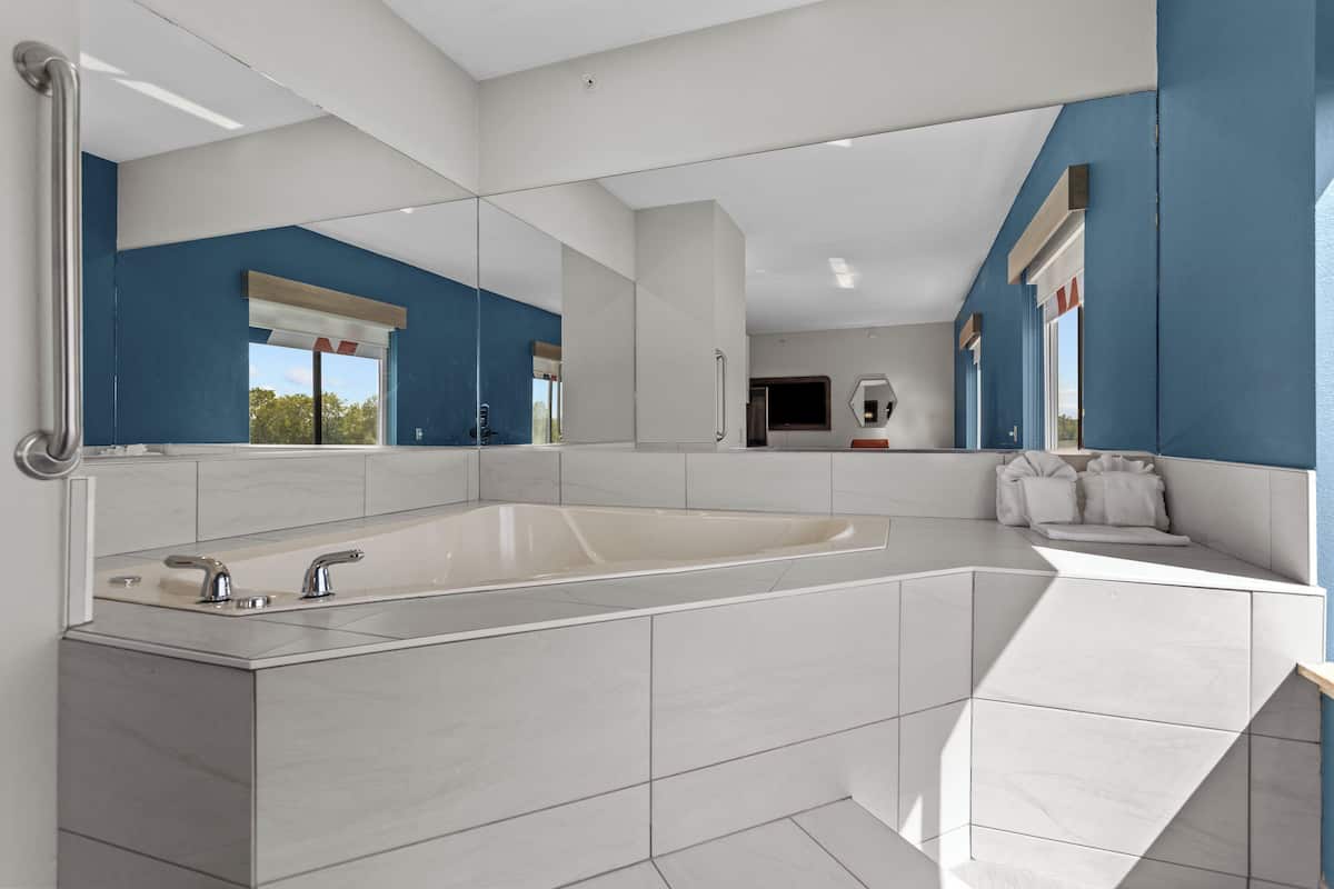 Suite, 1 King Bed (Additional Living Area) | In-room safe, desk, iron/ironing board, free cribs/infant beds