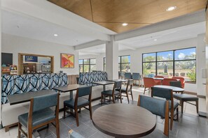 Free buffet breakfast - Holiday Inn Express Crockett by IHG (Crockett)