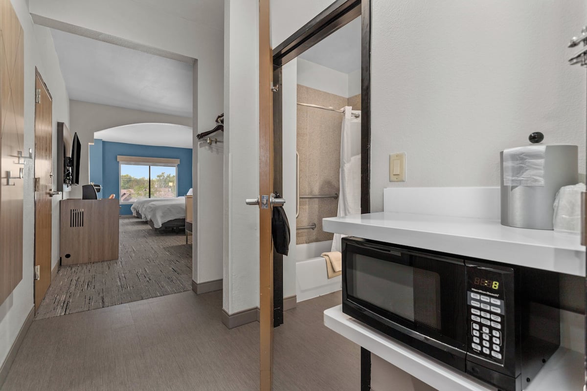 1 bedroom, in-room safe, desk, iron/ironing board