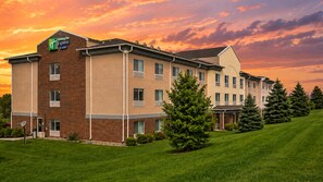 Exterior - Holiday Inn Express & Suites Yankton by IHG (Yankton)