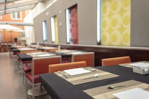 Breakfast, lunch and dinner served - Hotel Salymar (San Fernando)