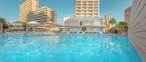 Hồ bơi ngoài trời