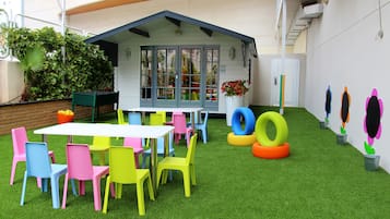 Kawasan main kanak-kanak – terbuka