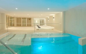 Sauna, hot tub, Turkish bath/hammam, body treatments, facials