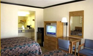 A hotel room with a bed, a desk with a television, a mirror, and a chair. - Town House Motel Chico (Chico)