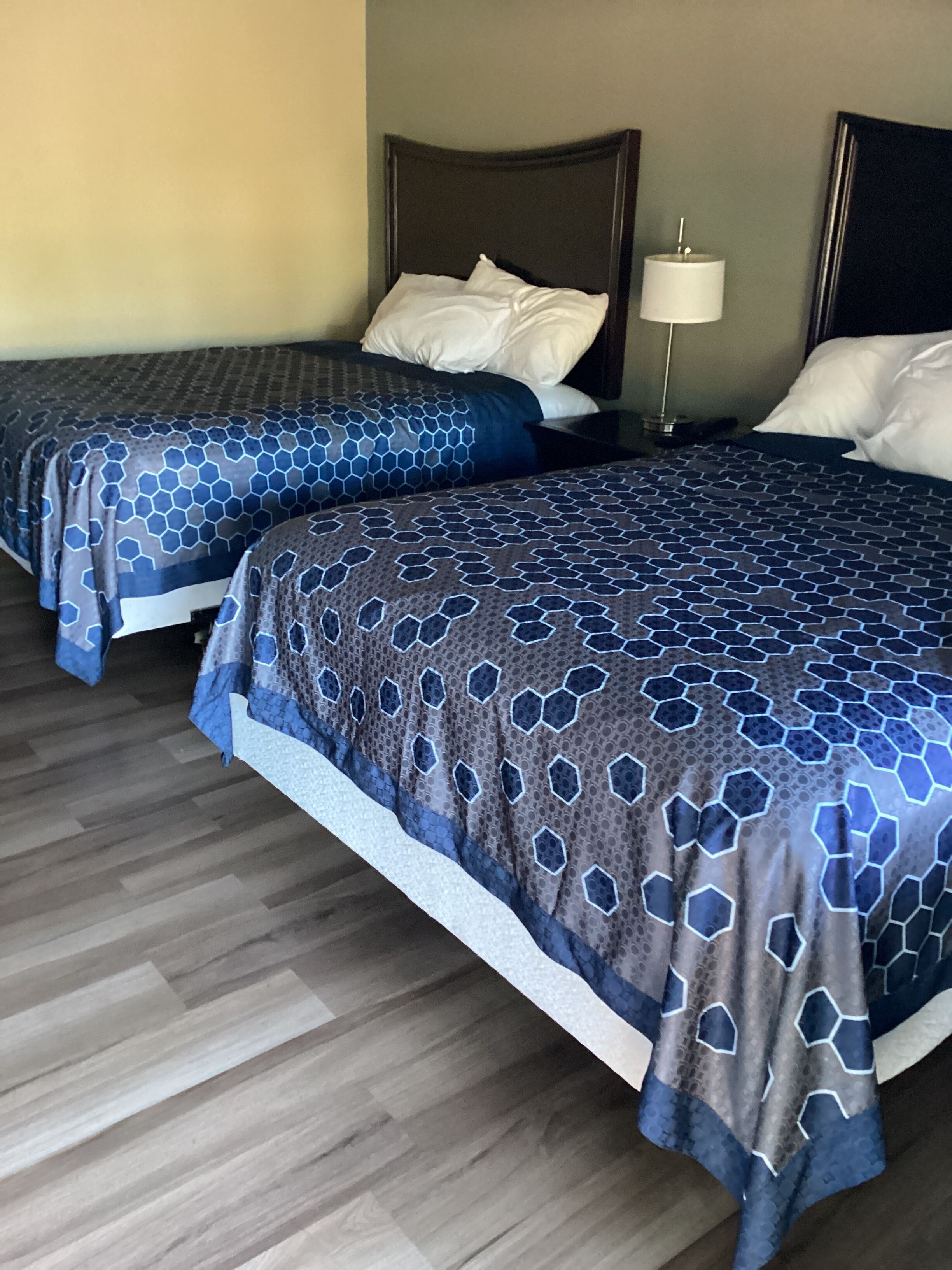 Habitación familiar, 2 camas Queen size | Escritorio y wifi gratis 