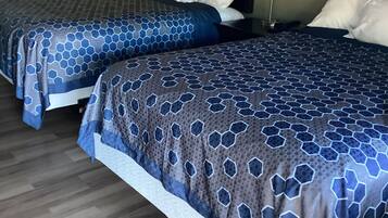 Habitación familiar, 2 camas Queen size | Escritorio y wifi gratis
