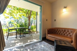 Deluxe Room, 1 King Bed, Poolside | In-room safe, desk, laptop workspace, blackout drapes
