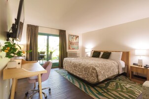 Deluxe Suite, 2 Bedrooms, Accessible | In-room safe, desk, laptop workspace, blackout drapes