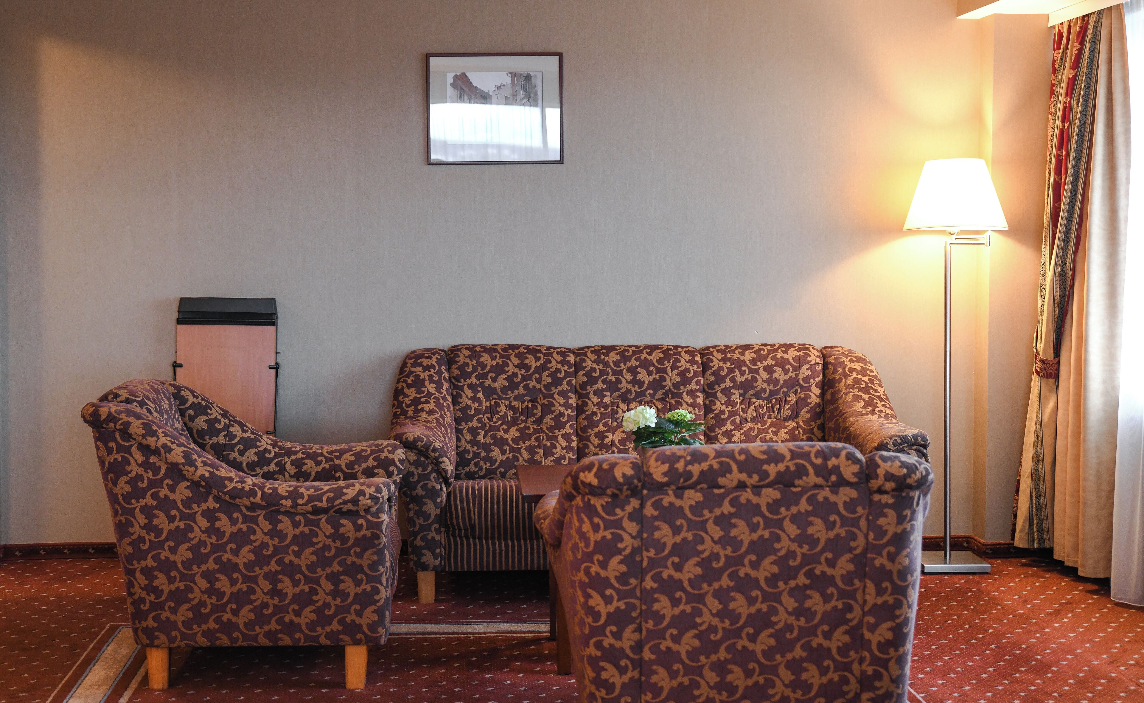 business twin room | living area | tv