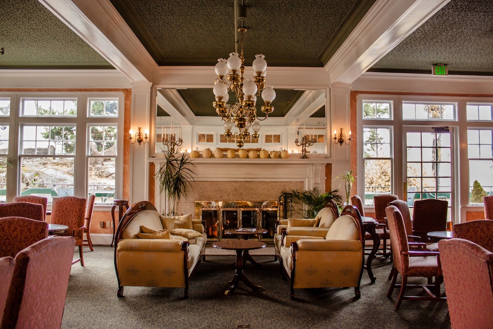 Columbia Gorge Hotel & Spa by null