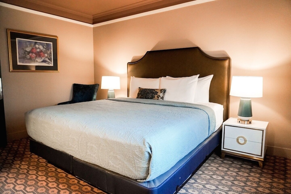 Columbia Gorge Hotel & Spa by null