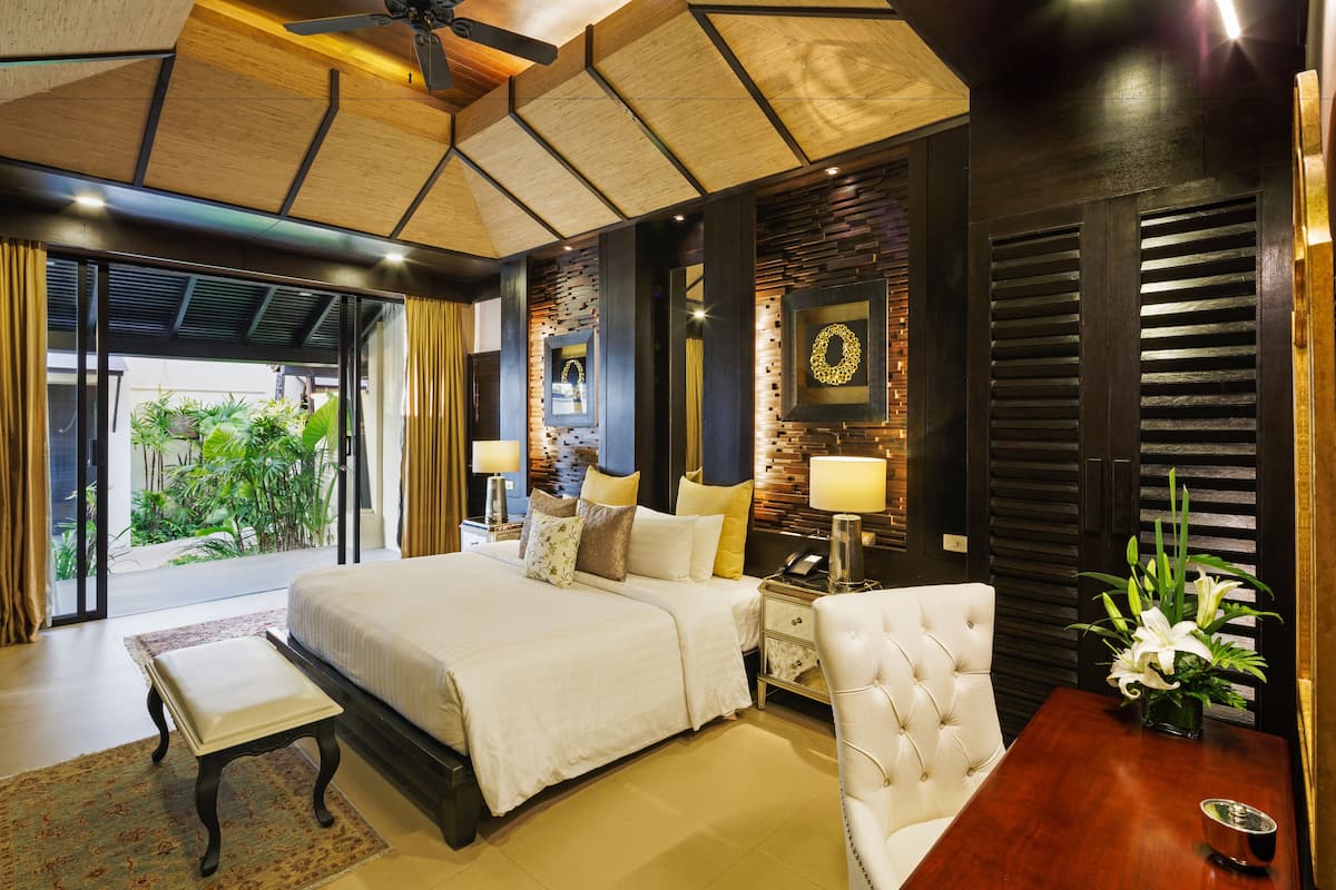 Suite (Impiana Suite) | In-room safe, desk, blackout drapes, iron/ironing board