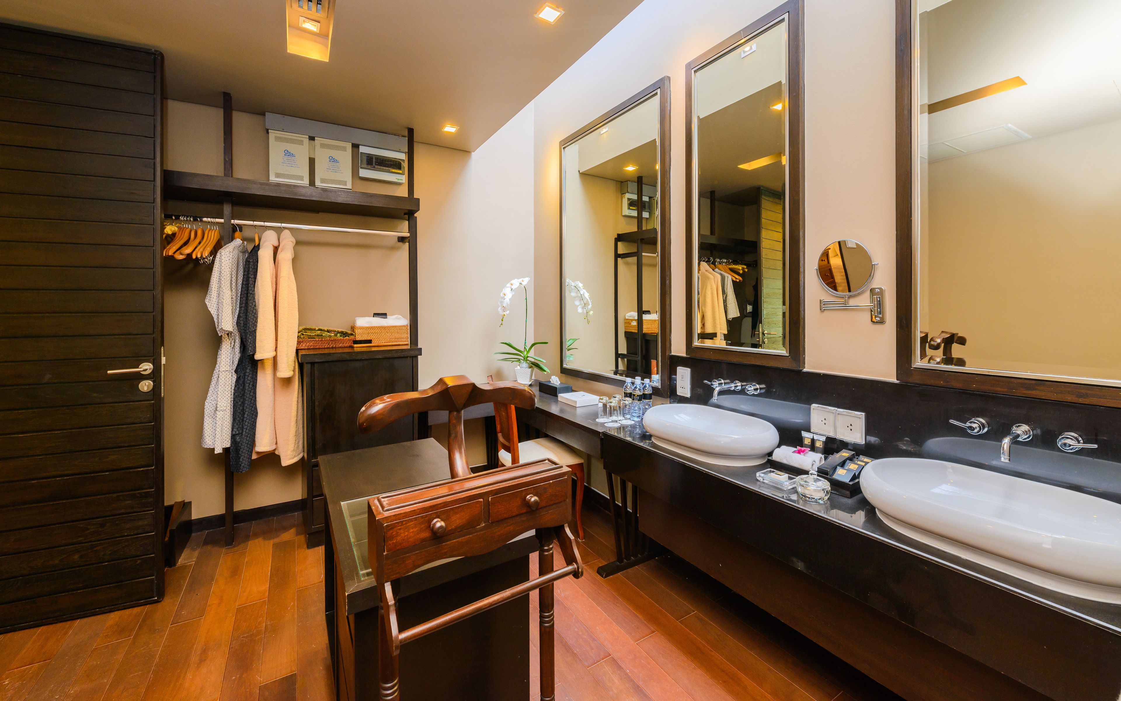 royal villa | 1 bedroom, in-room safe, desk, blackout curtains