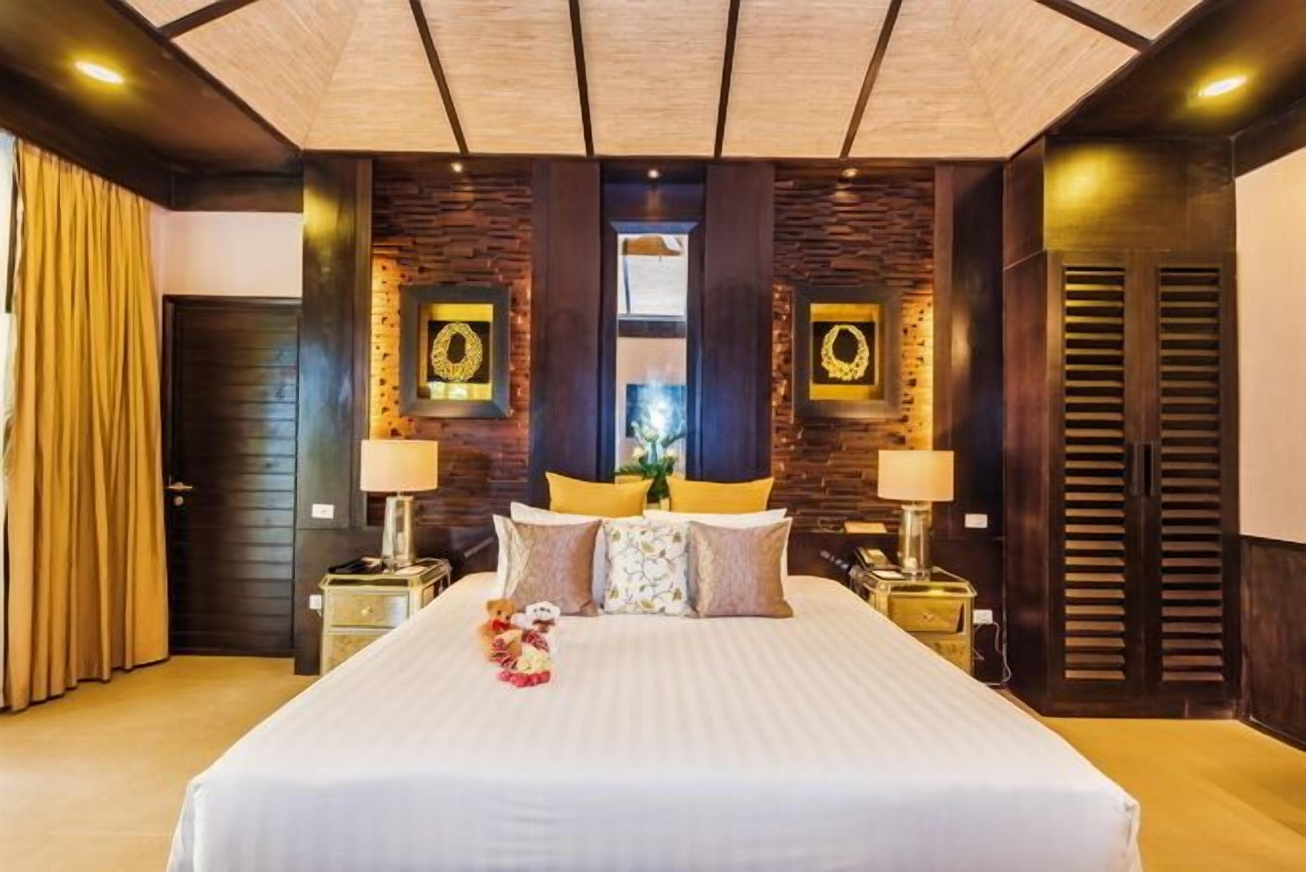 In-room safe, desk, blackout curtains, iron/ironing board