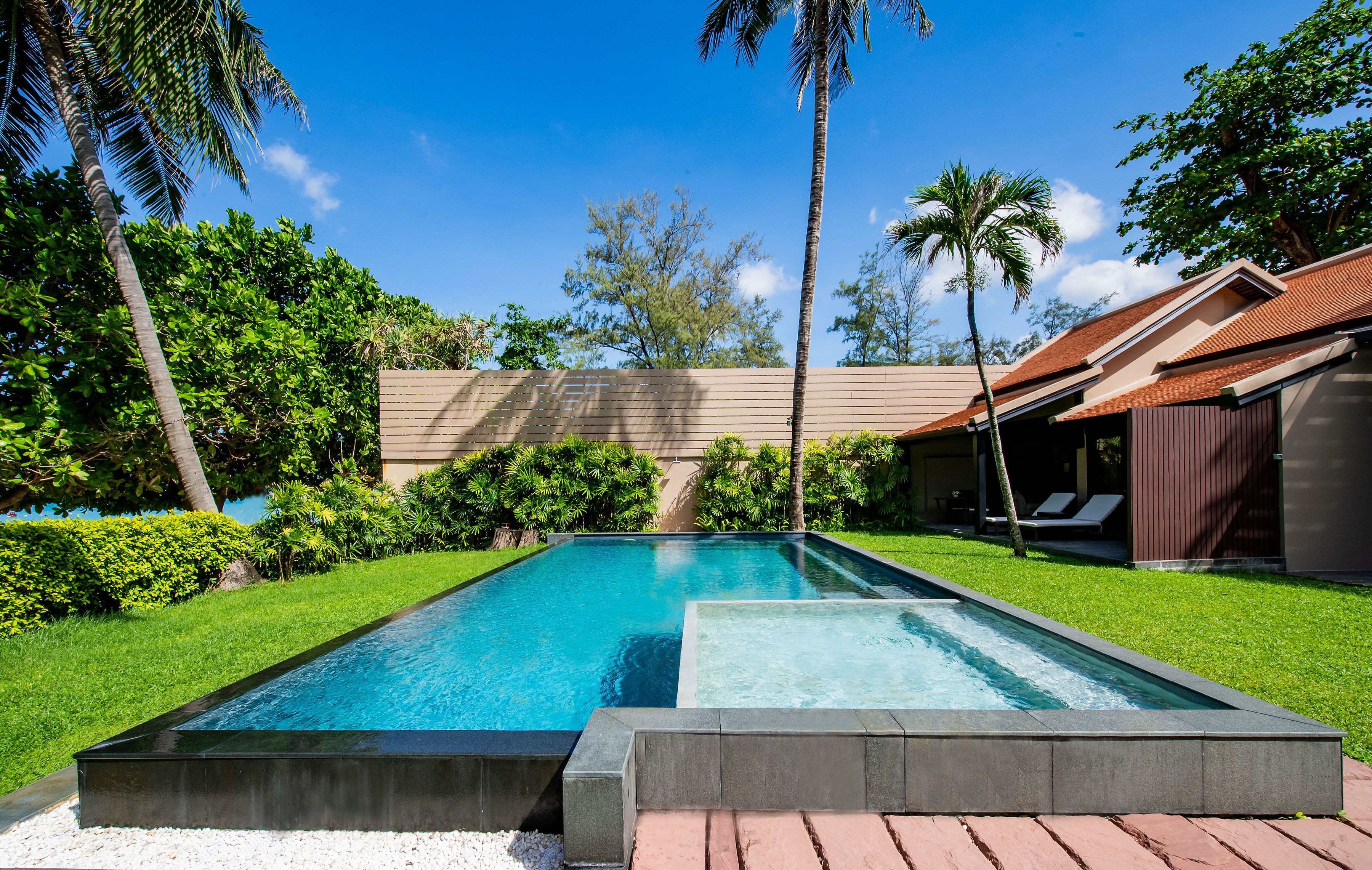 Royal Villa | Caja fuerte, escritorio, cortinas opacas y tabla de planchar con plancha