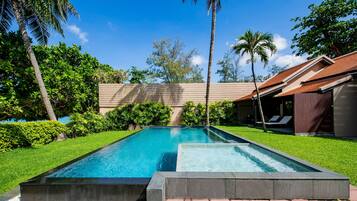 Royal Villa | In-room safe, desk, blackout drapes, iron/ironing board