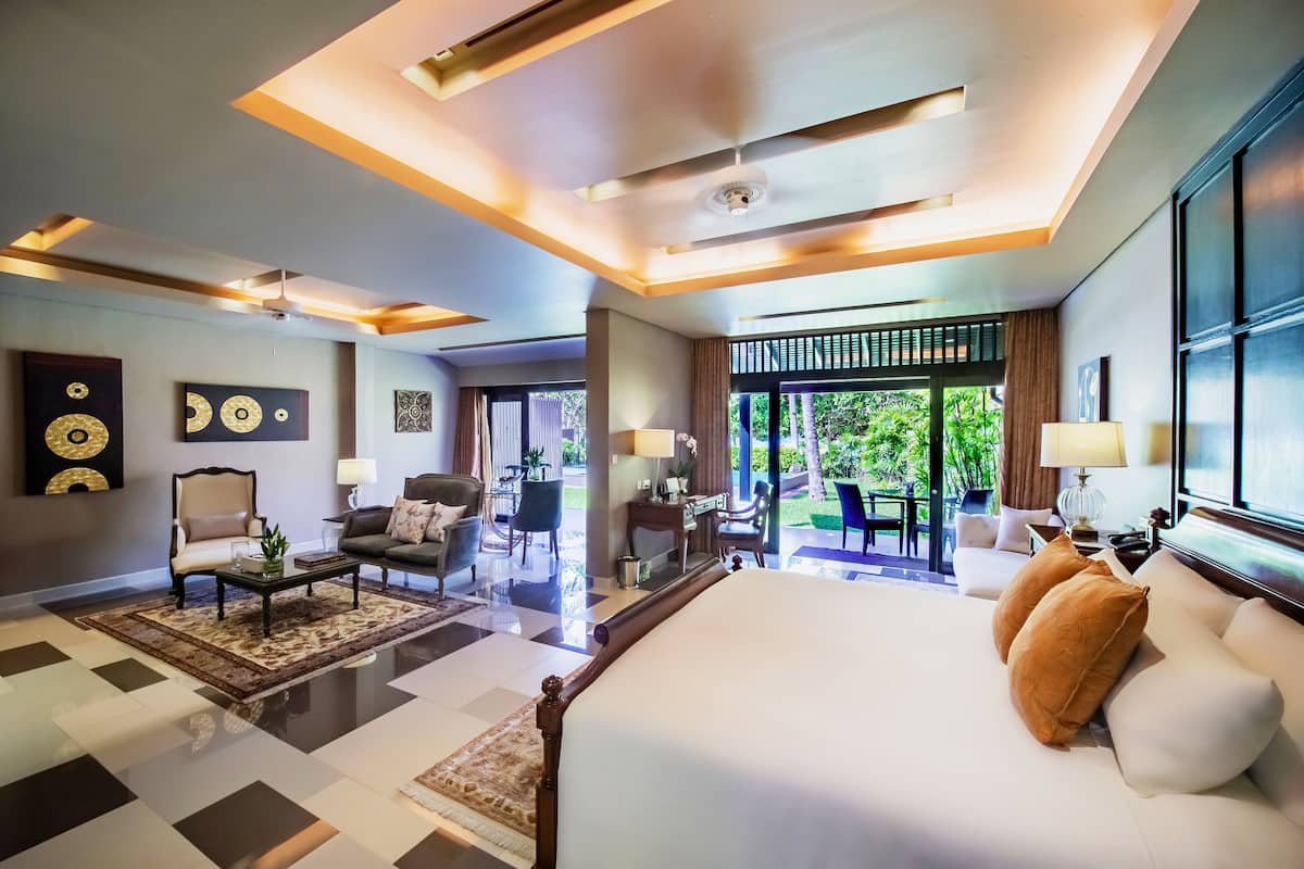 Royal Villa | In-room safe, desk, blackout drapes, iron/ironing board