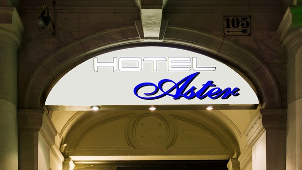 The entrance to HOTEL Aster with a sign above the door. - Hotel Aster (Berlin)
