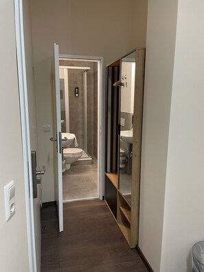 Single Room | Bilik Mandi | Pancuran mandi, kelengkapan dandanan diri percuma, pengering rambut 