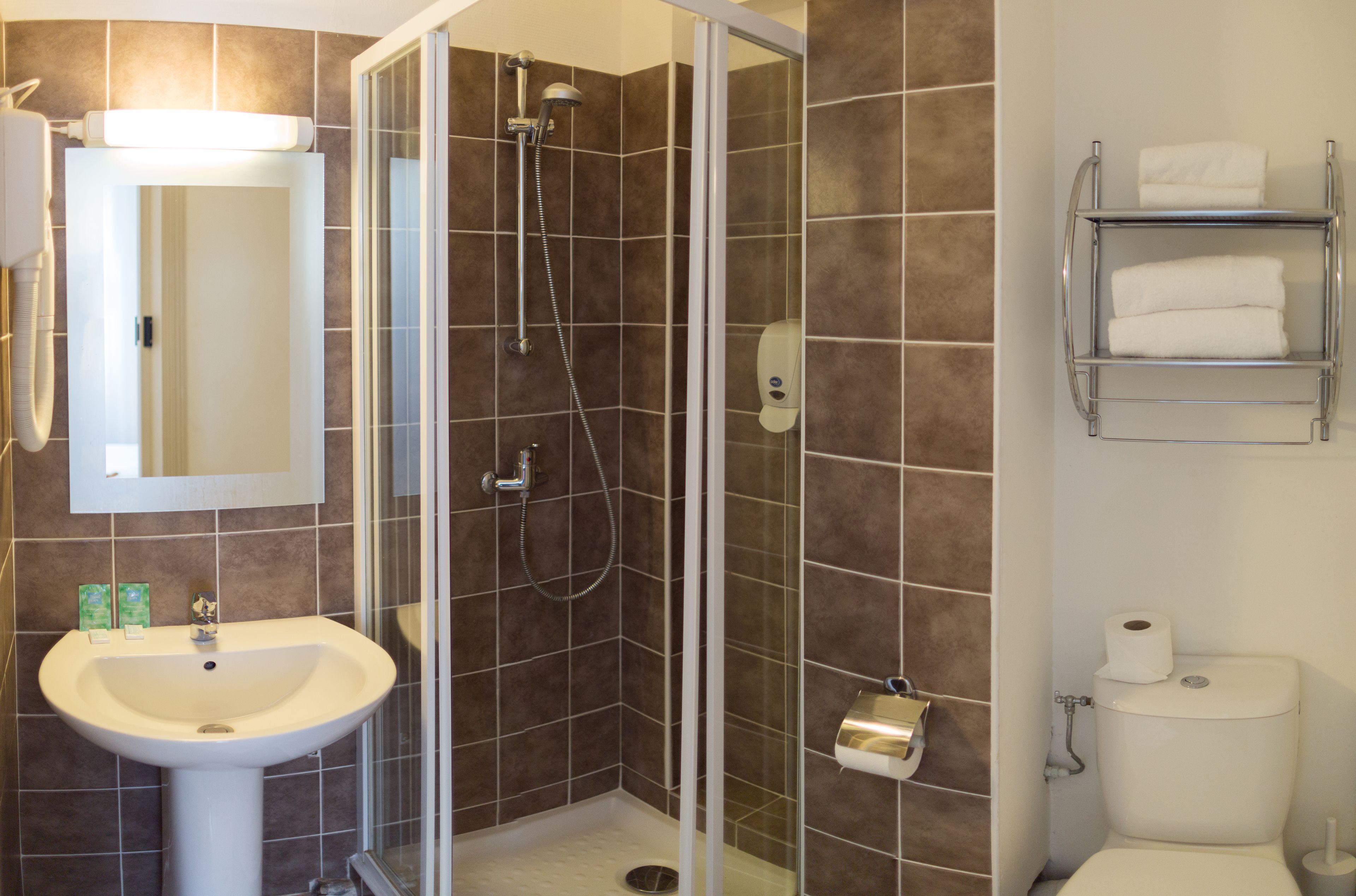 standard twin room, 2 single beds | bathroom | rainfall showerhead, free toiletries, hair dryer, towels