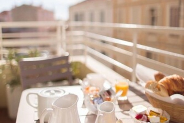 Daily continental breakfast (EUR 12 per person)