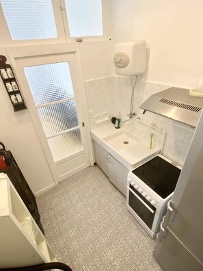 Standard Apartment | Private kitchen | Coffee/tea maker