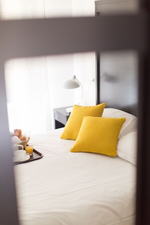 Triple Room | In-room safe, blackout curtains, iron/ironing board, free WiFi - Hotel Esperanto (Cannes)