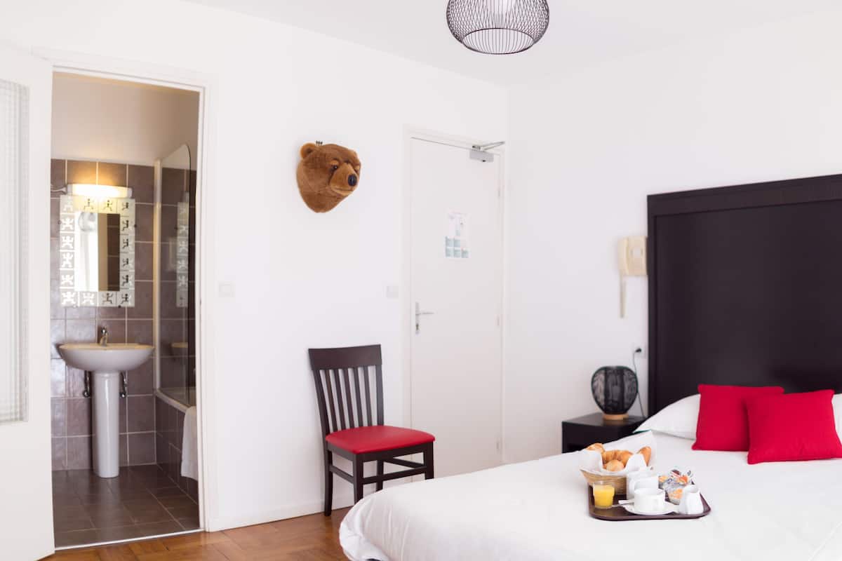1 dormitorio, caja fuerte, cortinas opacas