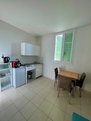 Comfort Studio | Private kitchen | Coffee/tea maker - Hotel Esperanto (Cannes)