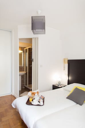 Standard-Zweibettzimmer, 2 Einzelbetten | Zimmersafe, Verdunkelungsvorhänge, Bügeleisen/Bügelbrett