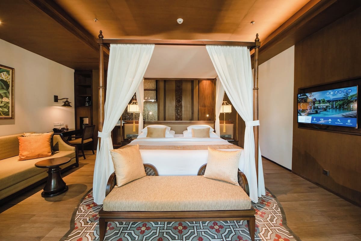 Honeymoon Suite, Pool View | 1 habitación, ropa de cama de alta calidad, edredón y minibar
