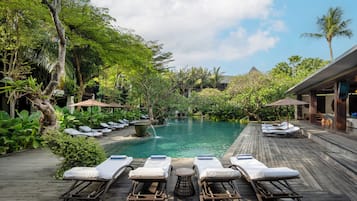 Outdoor pool, free cabanas, pool umbrellas