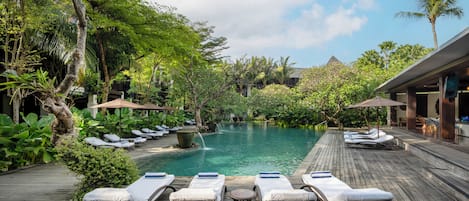 Outdoor pool, free pool cabanas, pool umbrellas