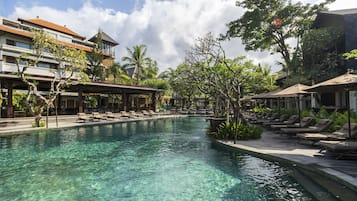 Außenpool, Cabañas (kostenlos), Sonnenschirme