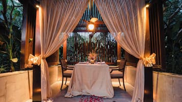 Couples’ dining