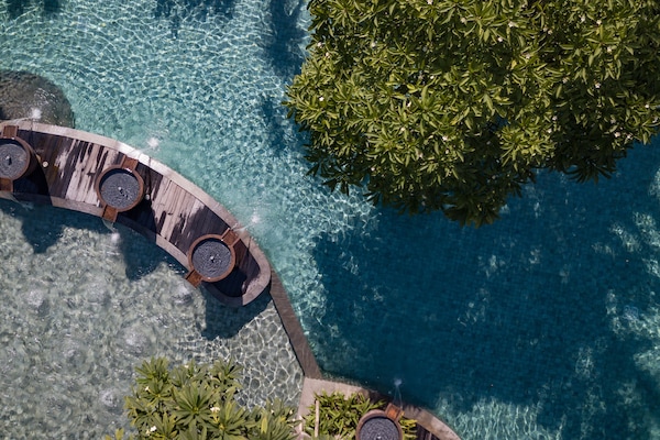 Outdoor pool, free cabanas, pool umbrellas