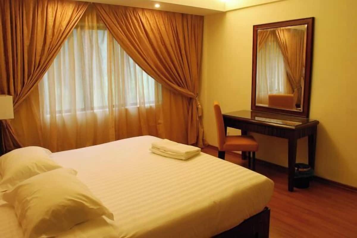 1 bedroom, premium bedding, minibar, in-room safe
